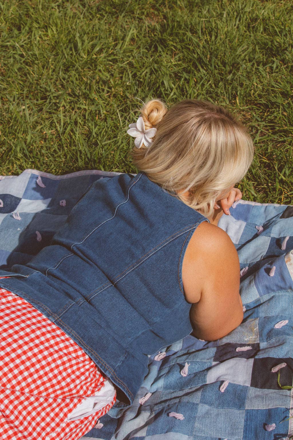 Cream Flower Claw Clip