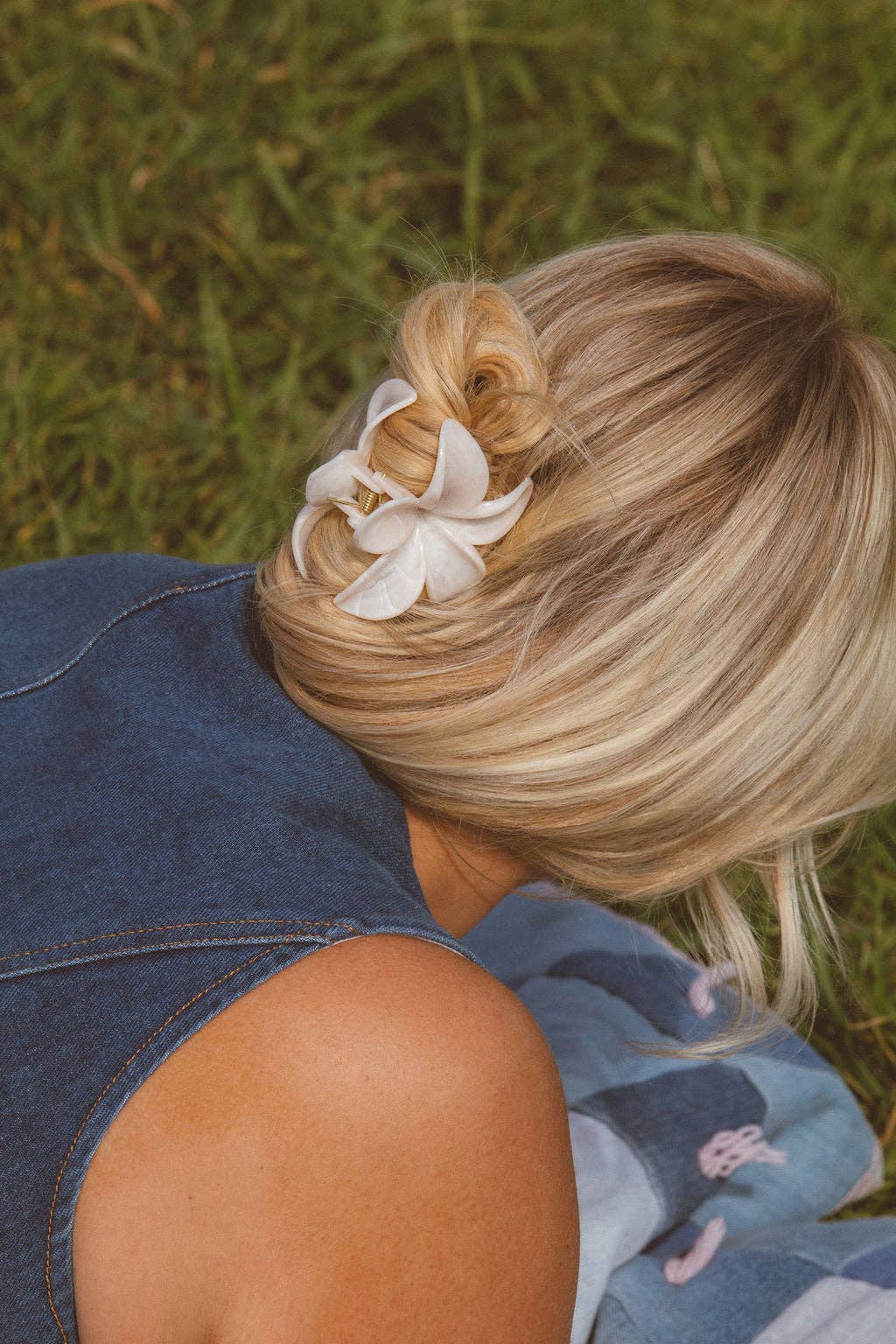 Cream Flower Claw Clip