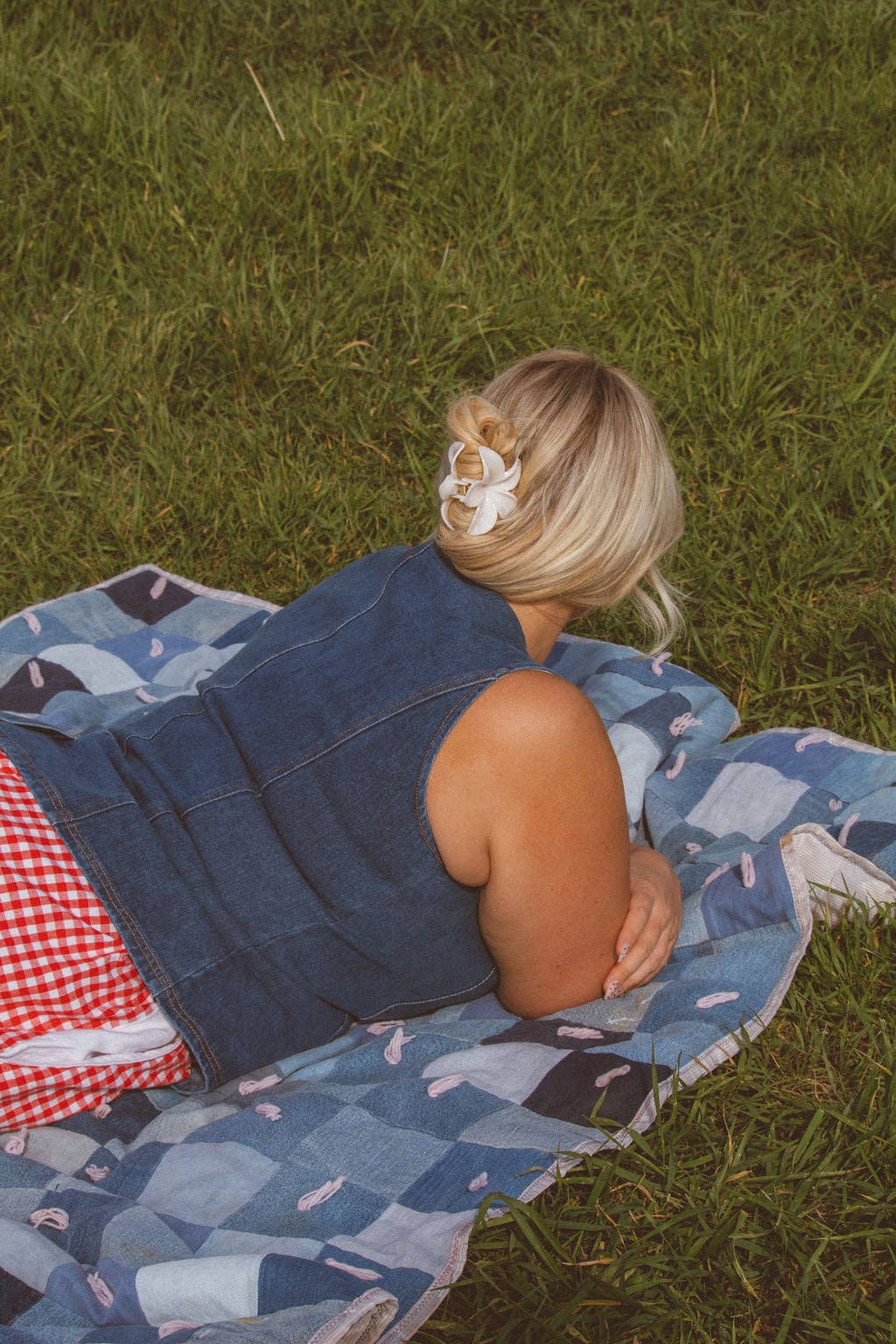 Cream Flower Claw Clip