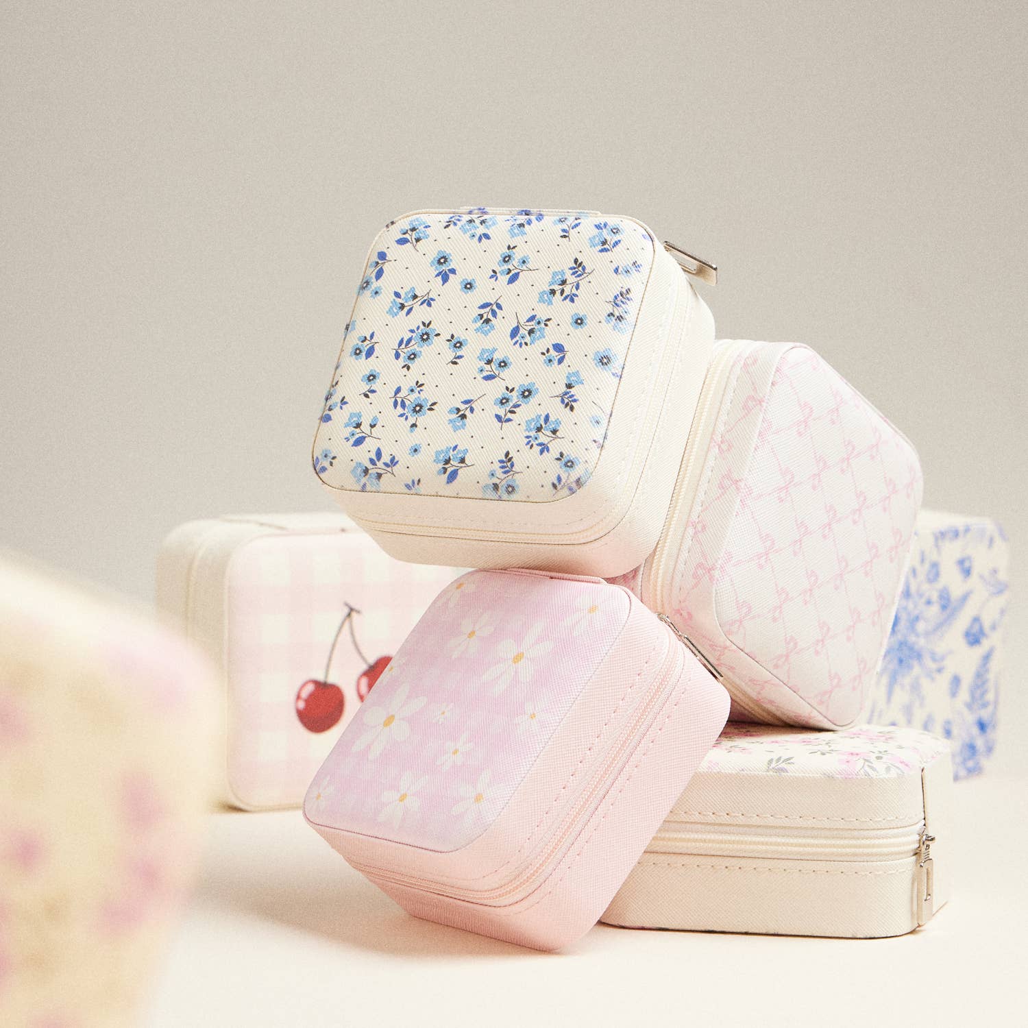 Daisy Flower Pattern Jewelry Box -Travel Size