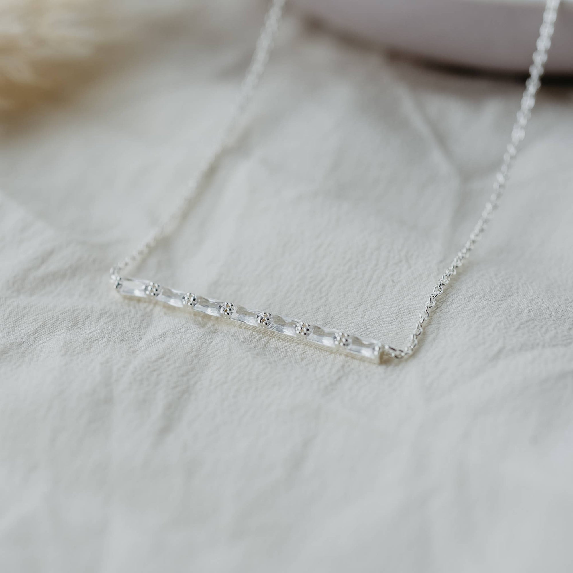 Horizontal Poise Necklace
