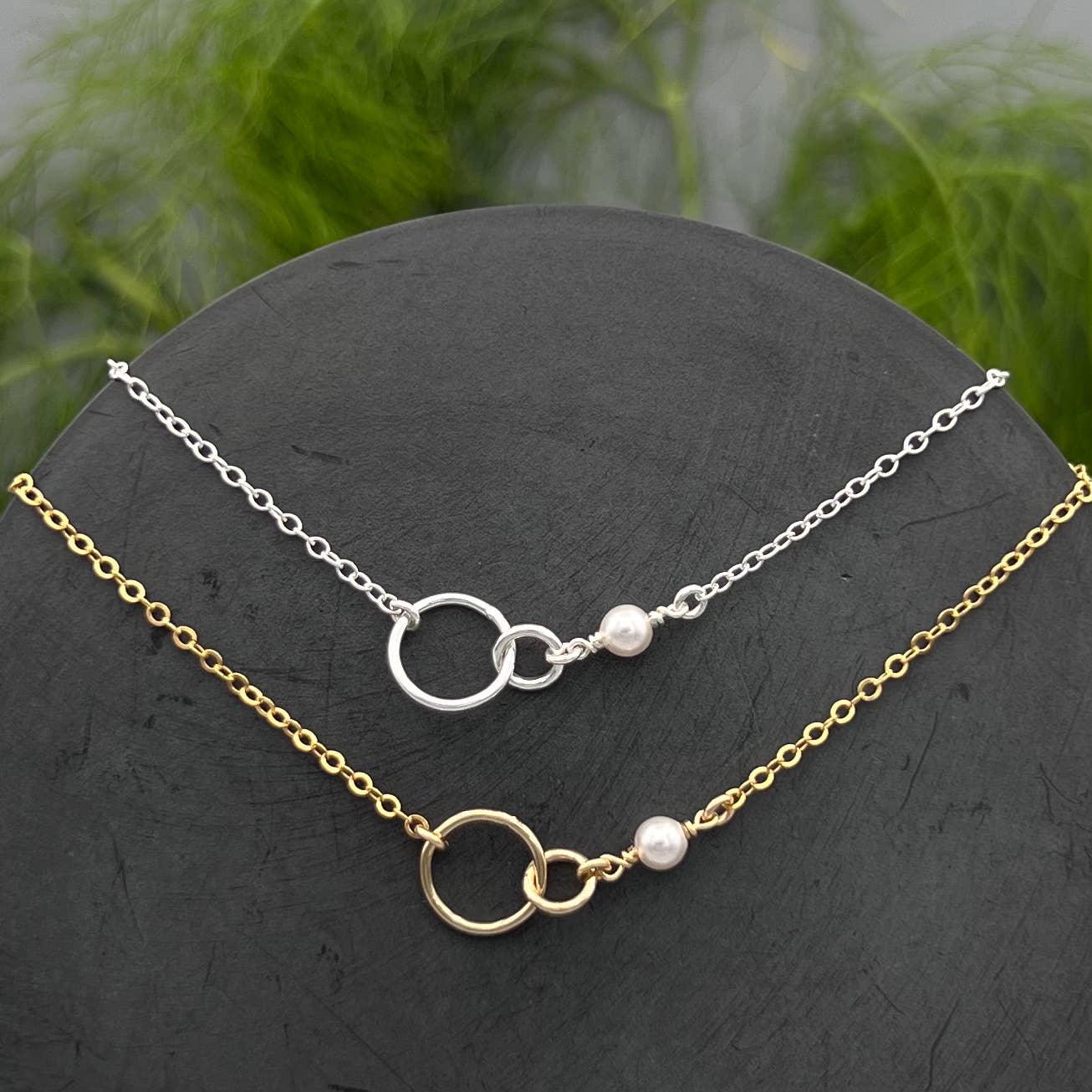 Interlocking Pearl Necklace