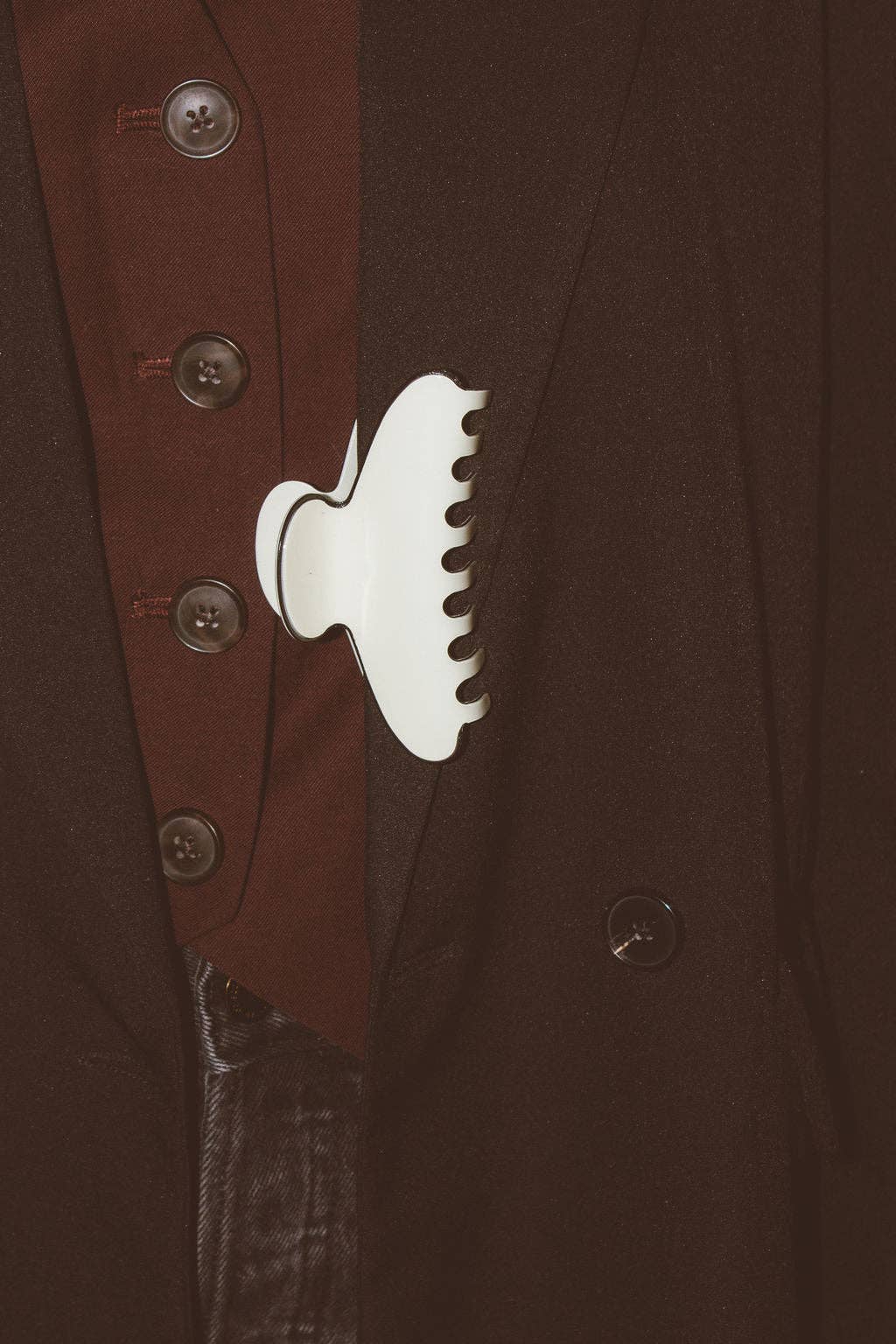 Noir Claw Clip