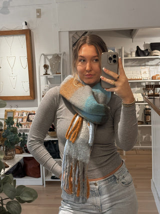 603 Winter Scarf - Simply Sunflowers