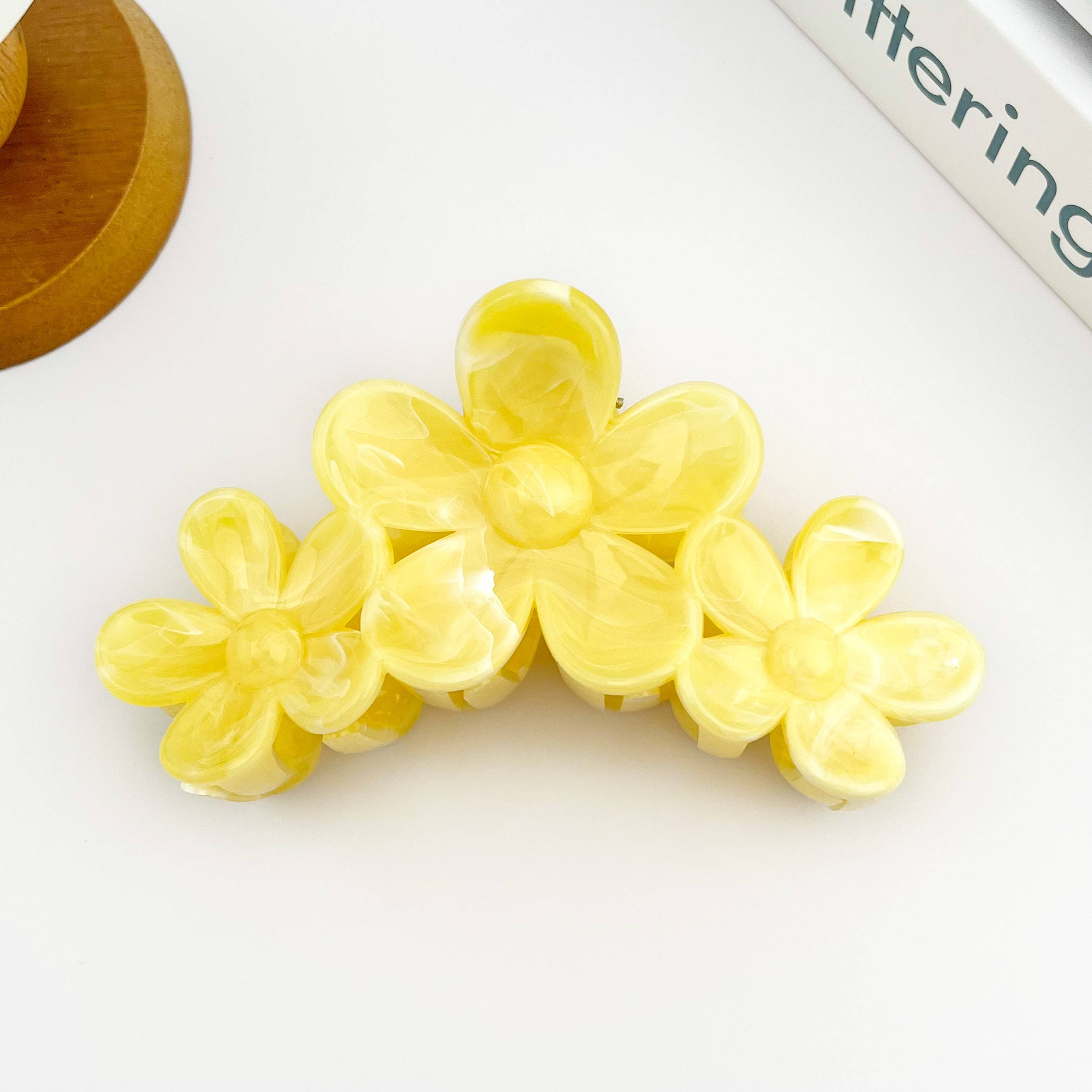 Triple Flower Claw Clip