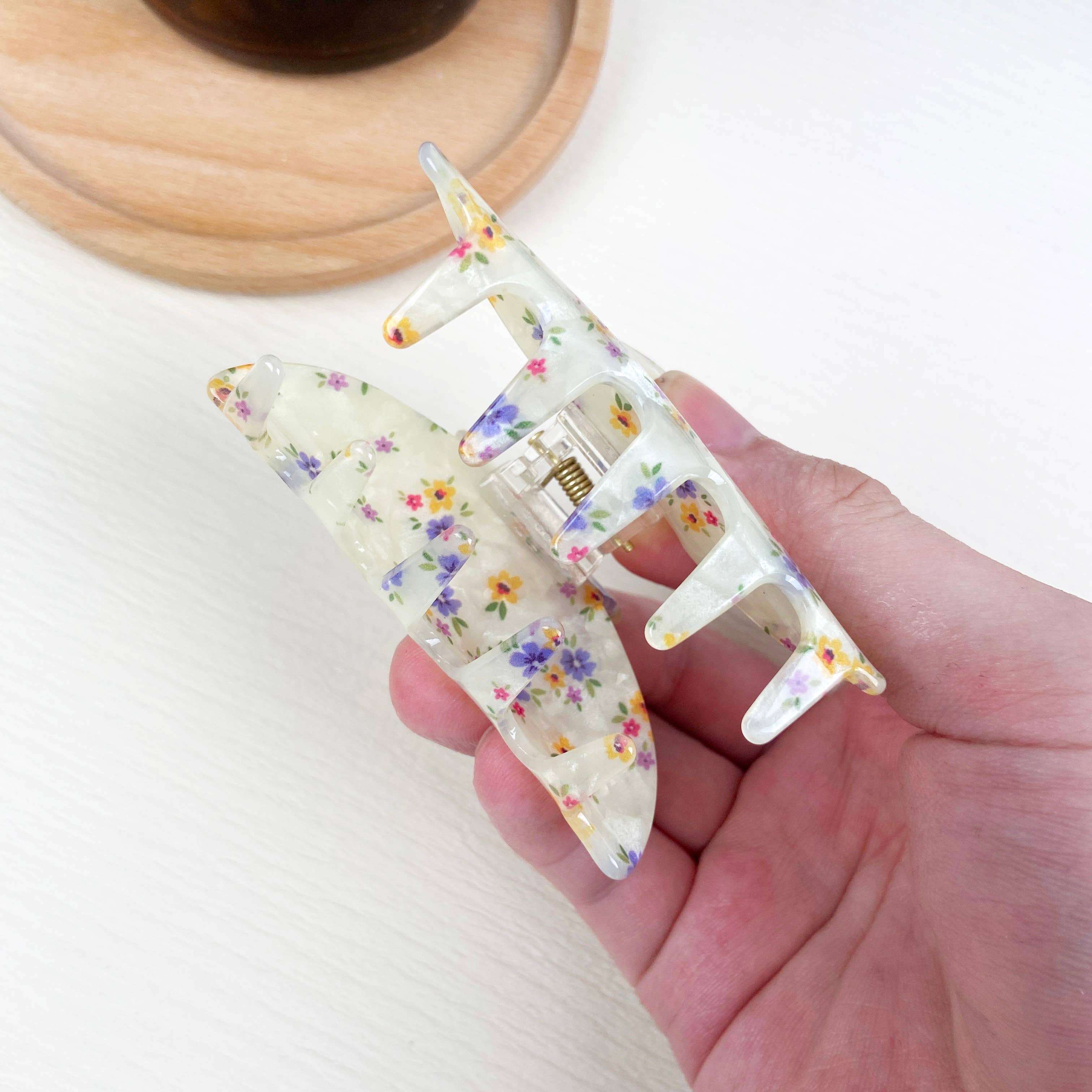 Retro Flower Claw Clip