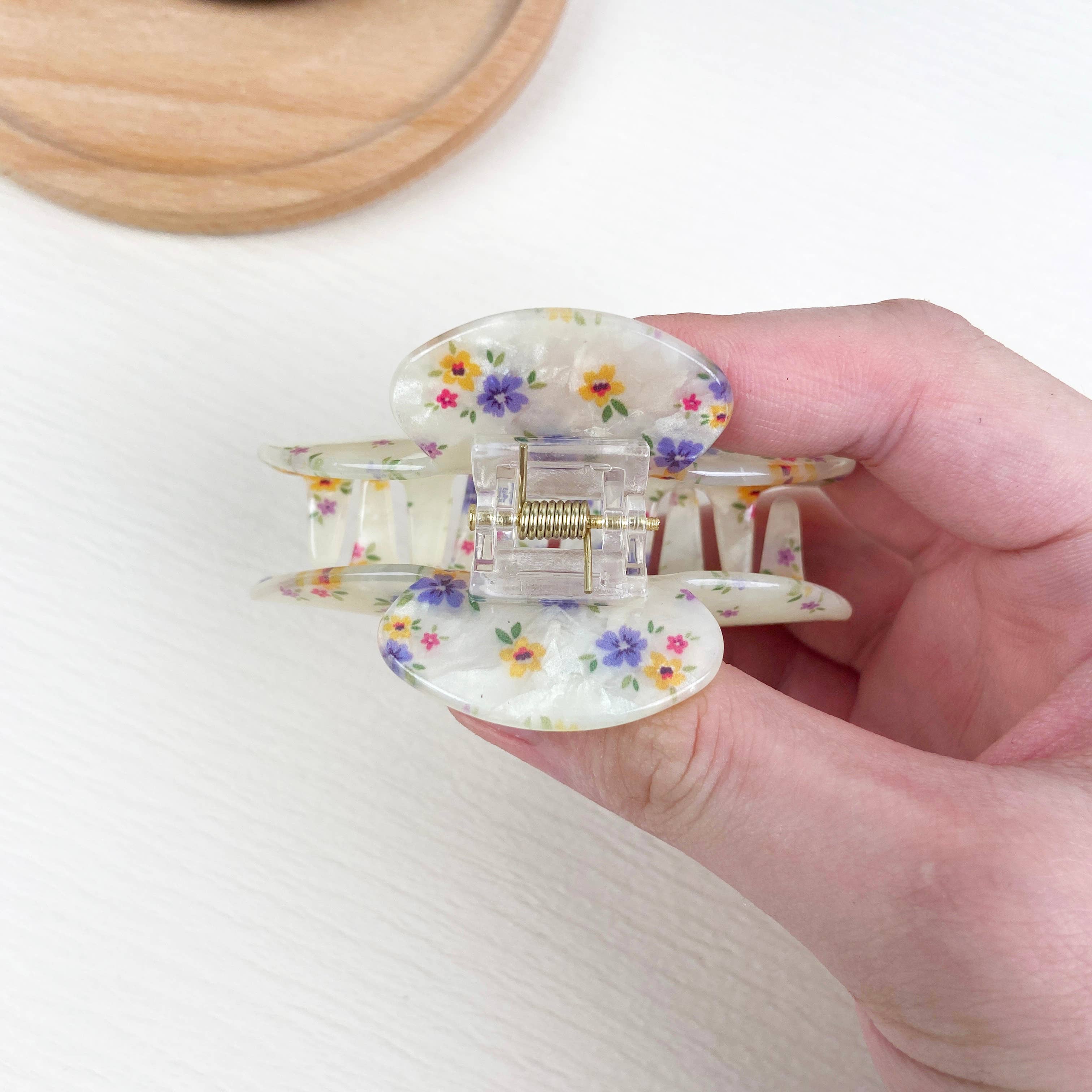 Retro Flower Claw Clip
