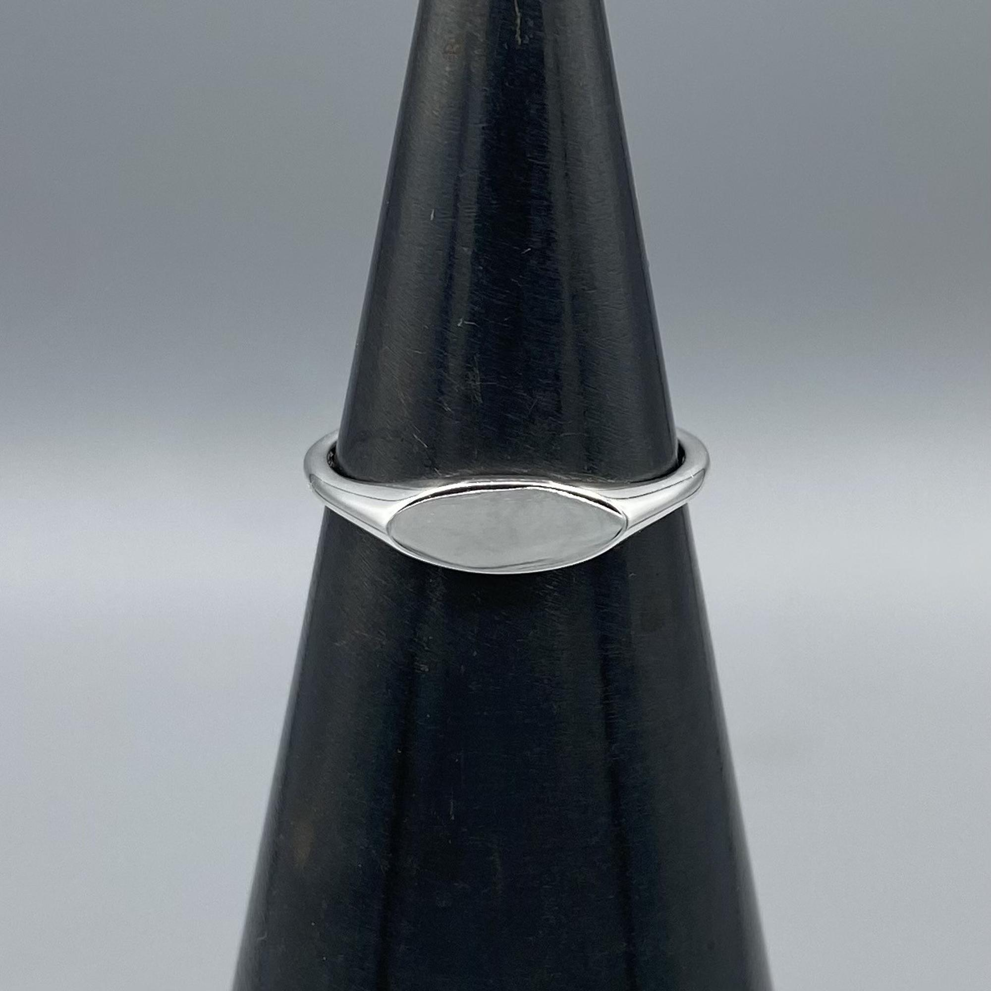 Simple Oval Signet Ring