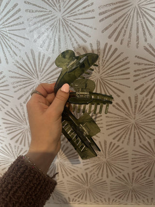 Grass is Greener Claw Clip - Simply Sunflowers