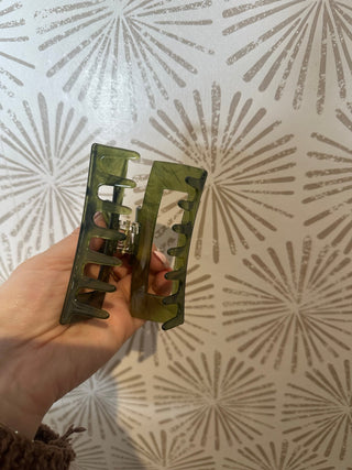 Grass is Greener Claw Clip - Simply Sunflowers